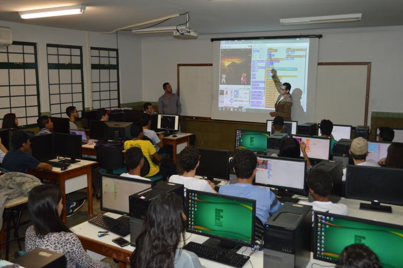 Evento também teve participação de pessoas da comunidade externa, convidados pelos próprios estudantes imagem sem descrição.