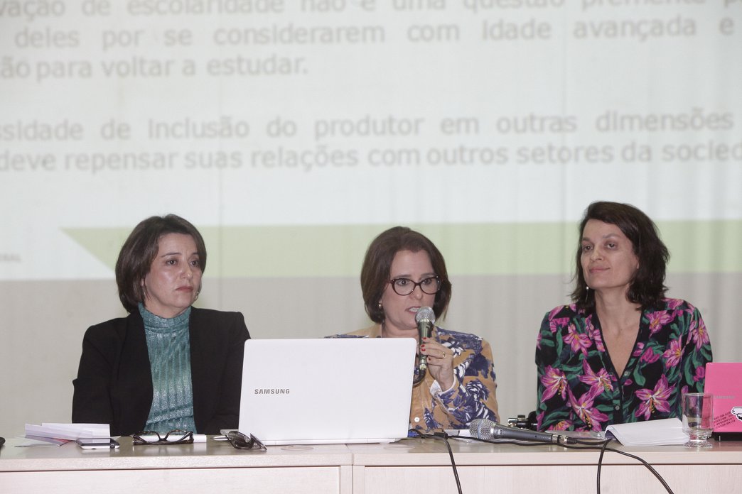 Conforme a servidora Geísa Boaventura (centro), formação atende 20 produtores rurais da região, a maioria mulher