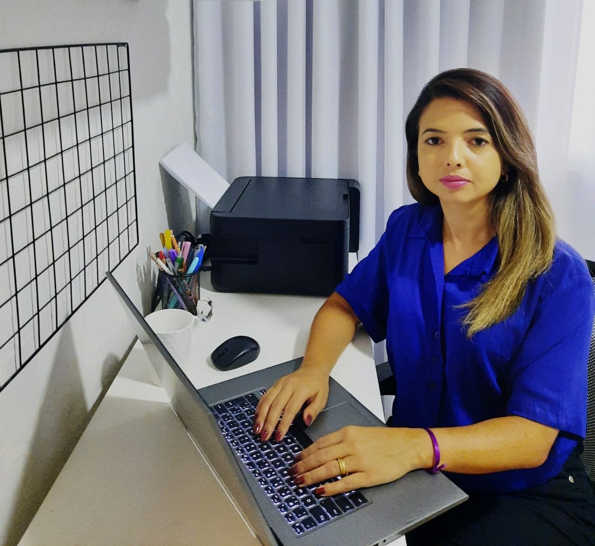 "A inserção da mulher no agronegócio é precária e essas discussões não podem ser deixadas de lado", afirma Cássia. Foto: acervo pessoal.