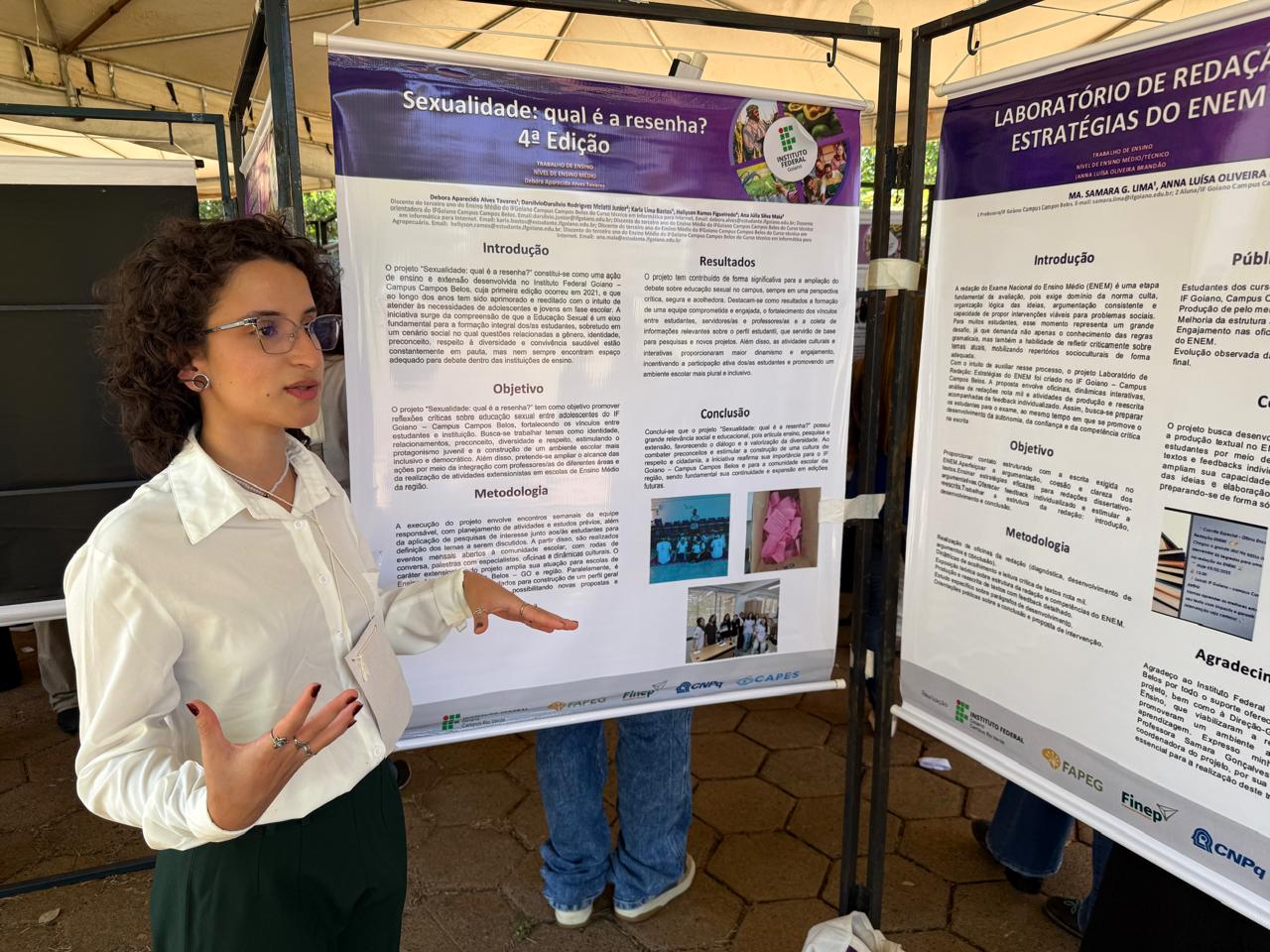 Estudante do Campus Campos Belos apresenta pôster de projeto sobre Educação Sexual