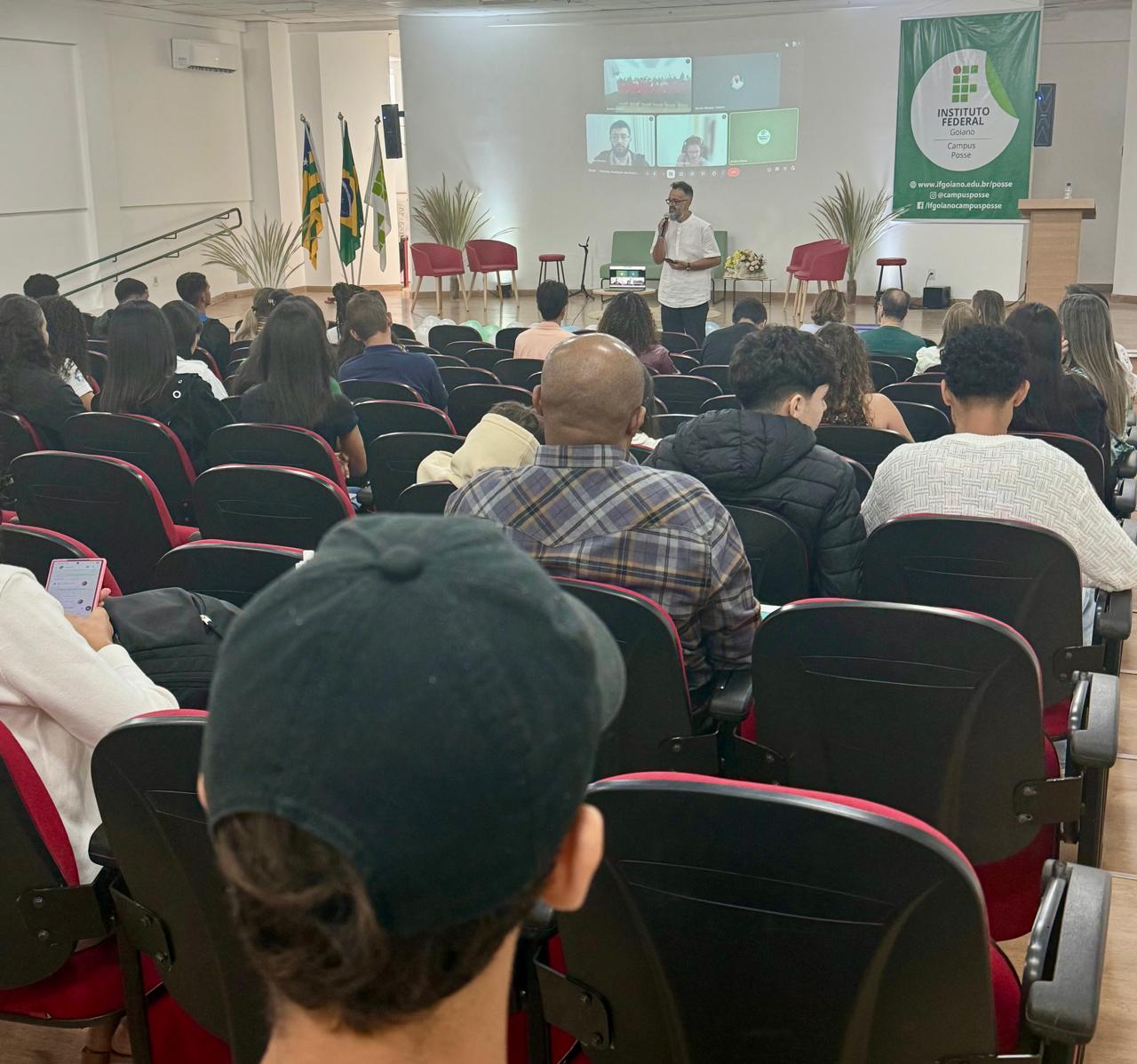 Palestra com gestores do Inep foi mediada pelo professor Justino