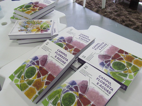 A primeira remessa do livro teve distribuição gratuita, Em breve, nova remessa será disponibilizada para a venda